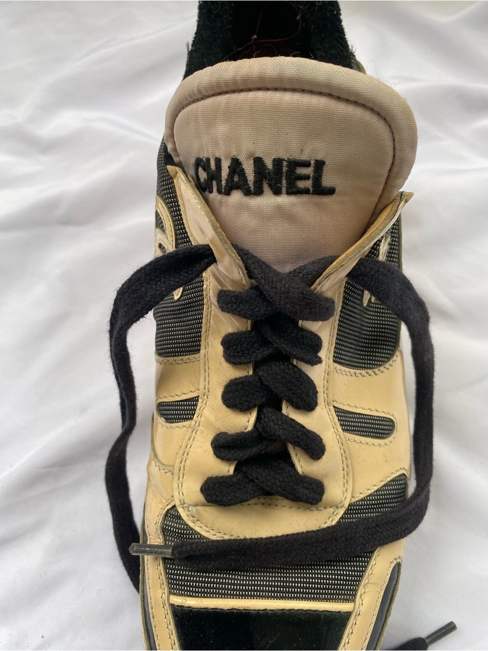 Vintage Chanel CC logo sneakers paten leather womens size 9 lace front FLAWS - Picture 10 of 16